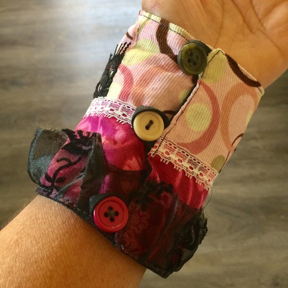 Pink victorian cottagecore hippie bohemian upcycled fabric cuff bracelet - Picture 2 of 10